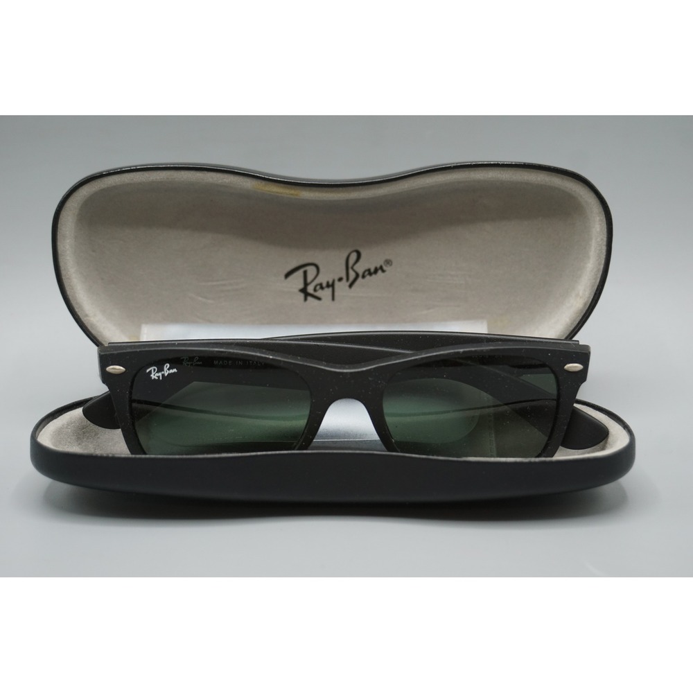 Ray-Ban Wayfarer Matte Black Sunglasses RB2132 G-15 Green Lens Italy Case